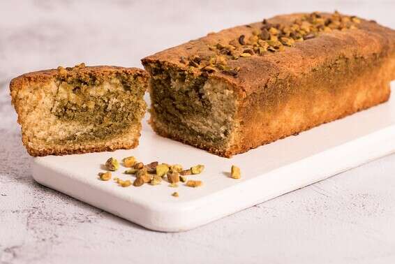 עוגה בחושה וניל ופיסטוק של מתוקה // צילום: נימרוד כהן